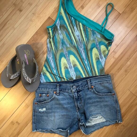 Levi’s Distressed raw hem Jeans Shorts Size 26 - Picture 3 of 8